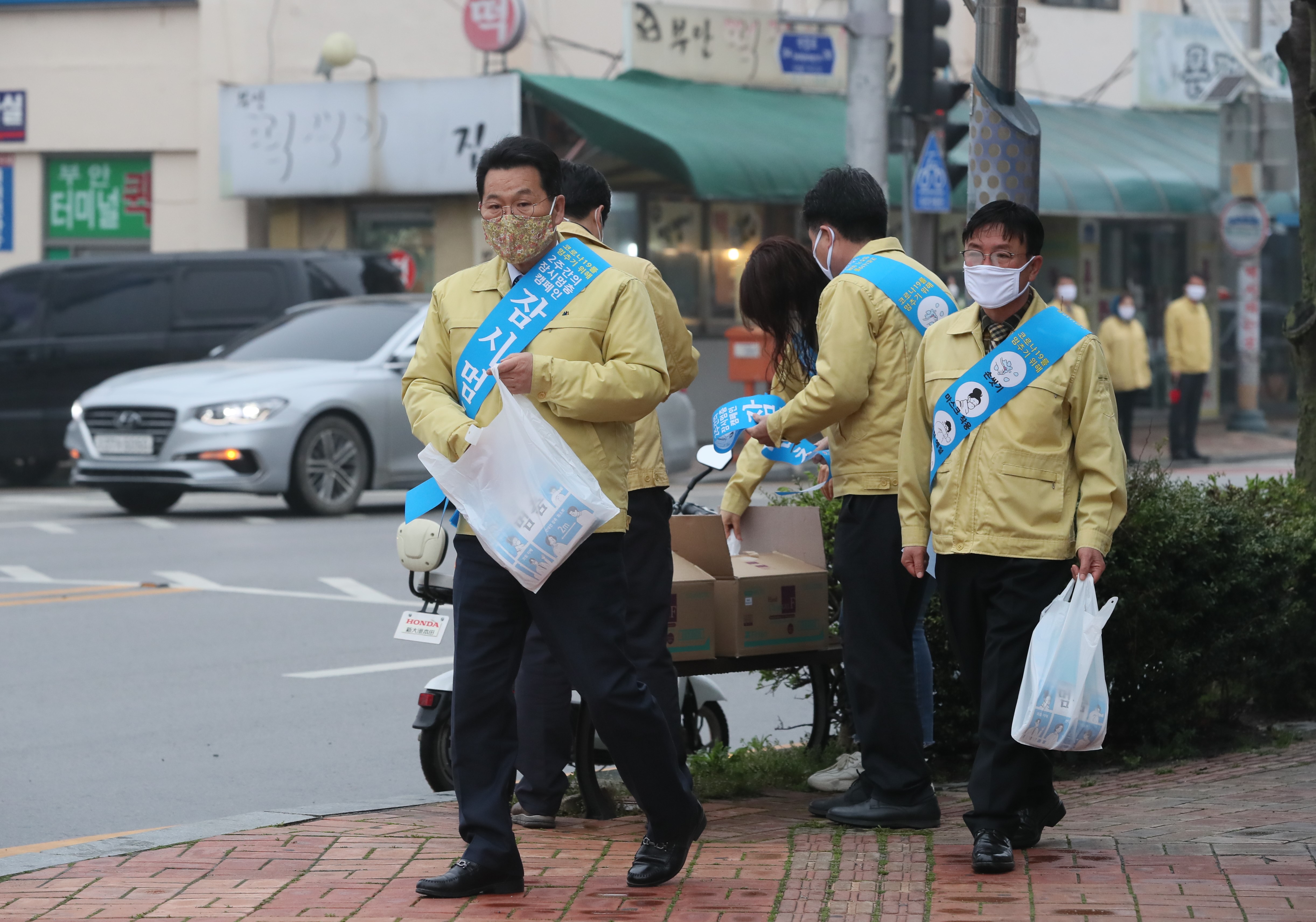 3.27-현장르포코로나19대응,사회적거리두기릴레이.JPG
