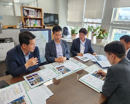 권익현부안군수이원택의원동행국가예산확보기재부방문(강준모국토교통예산과장).jpg