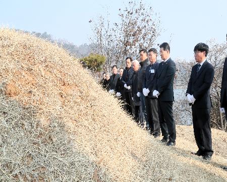 부안군_광복80주년-3·1절맞이독립유공자묘소참배1.JPG