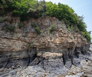 채석강퇴적암층과해식동굴