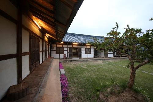 작은사랑채마당1.JPG