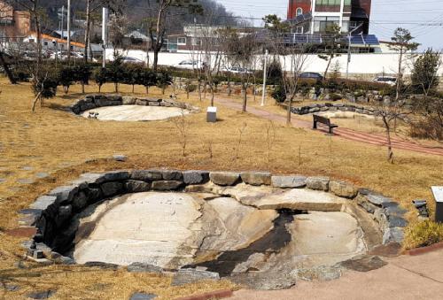 Site of Buan-hyeon Government Office and Rock Engravings